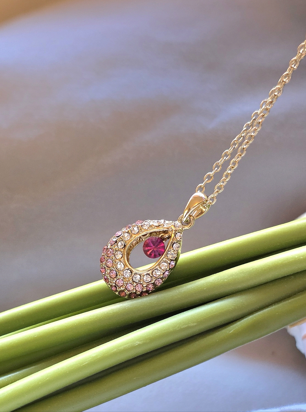 🎁AUSTRIAN CRYSTALS Teardrop Pendant Necklace